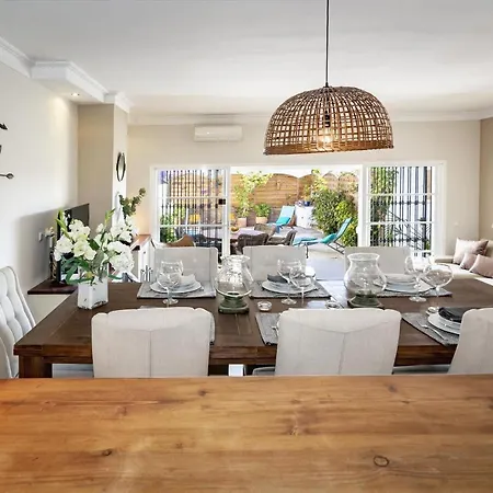 Hébergement de vacances Mb-spacious Townhouse With Private Pool Estepona